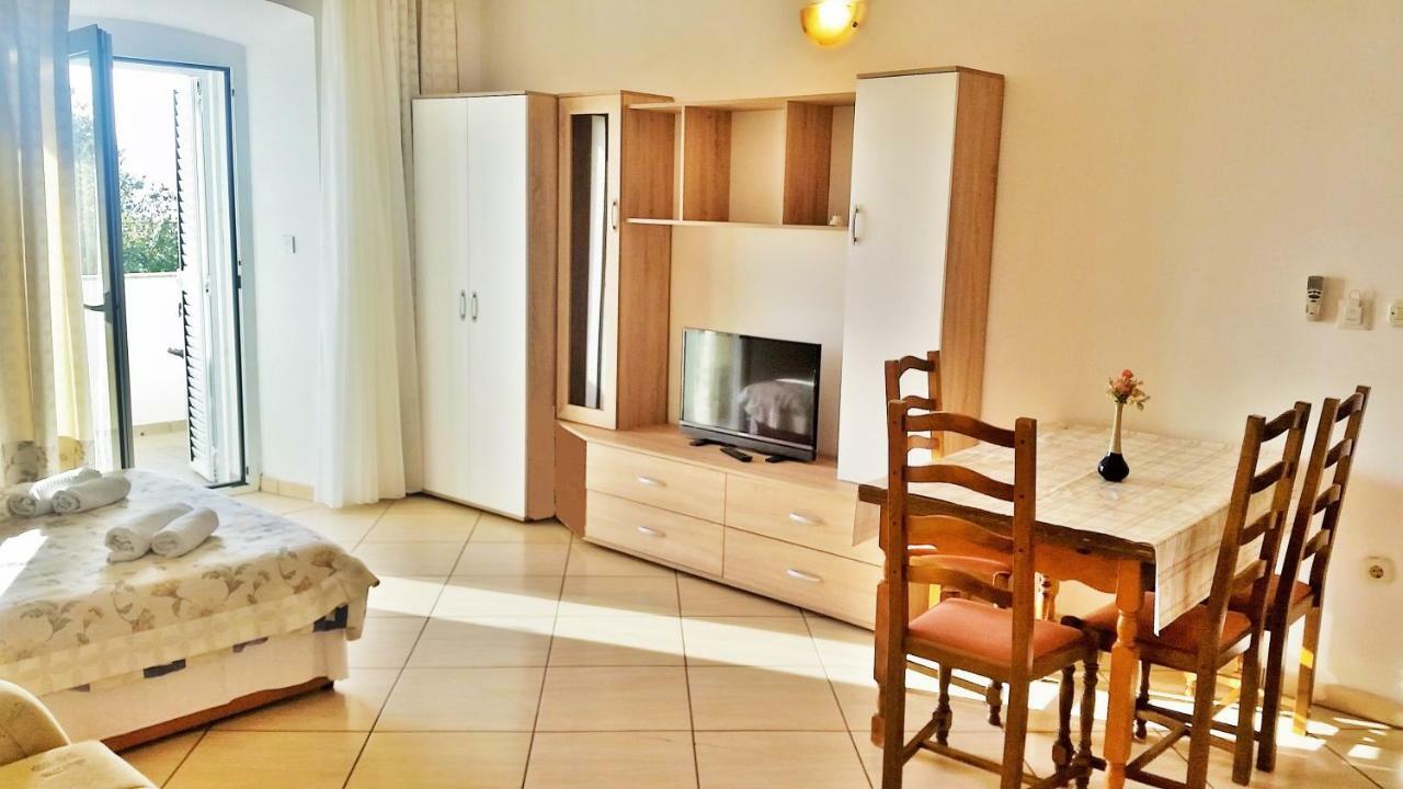 Obala Apartment & Studios Малинска Экстерьер фото