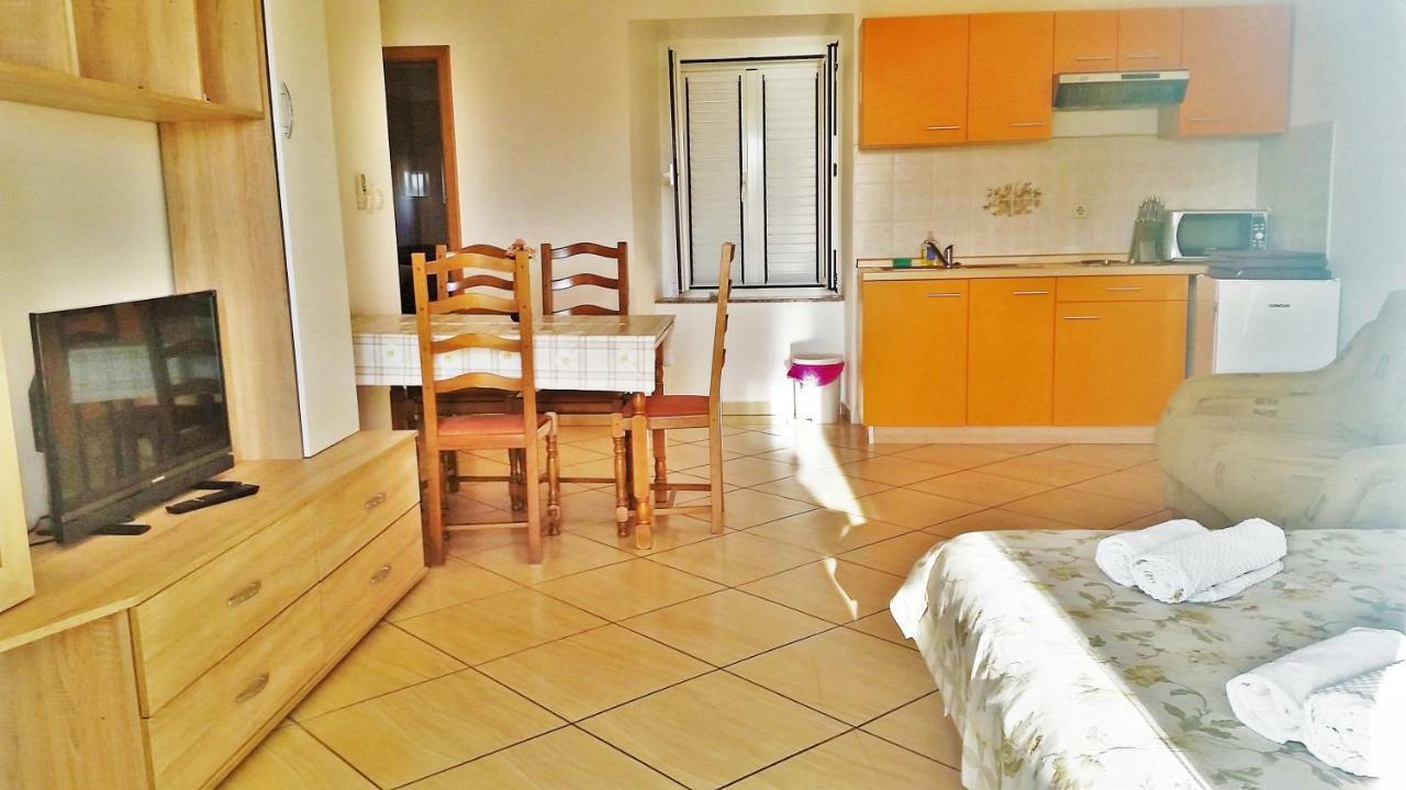 Obala Apartment & Studios Малинска Экстерьер фото