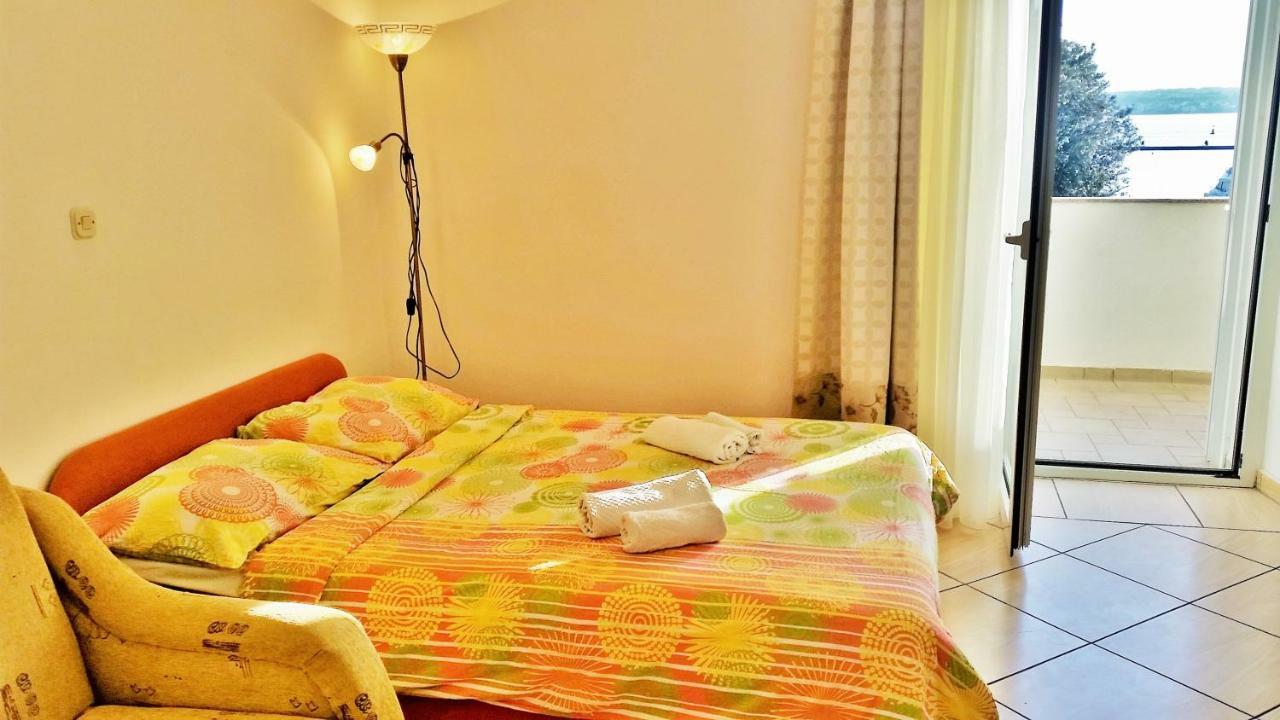 Obala Apartment & Studios Малинска Экстерьер фото