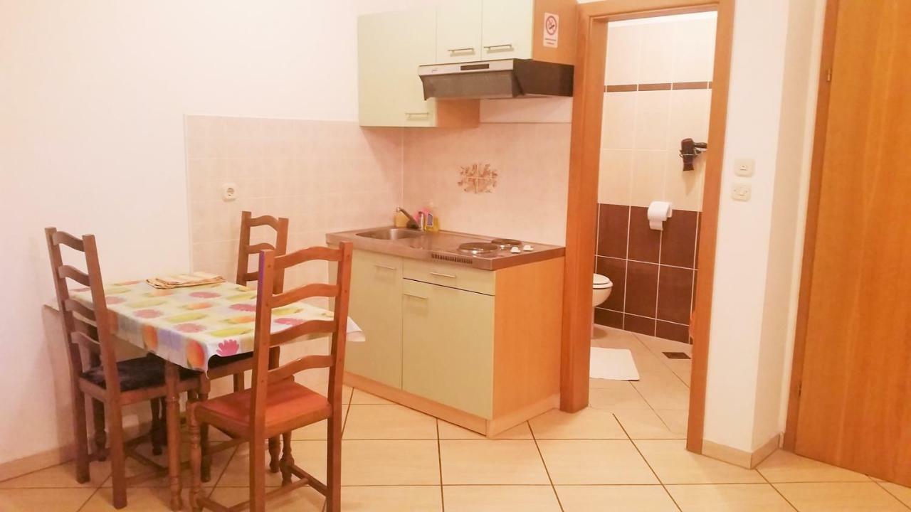 Obala Apartment & Studios Малинска Экстерьер фото